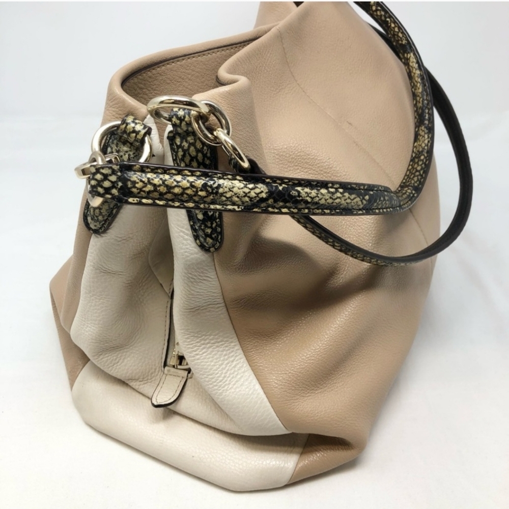 Coach Leather Phoebe Beige and White Hobo Bag - Picture 4 of 16